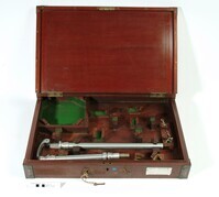 Archived Images\2004_numbers\2004.049.02.jpg; 2004.049; ; balance, beam scale (part)